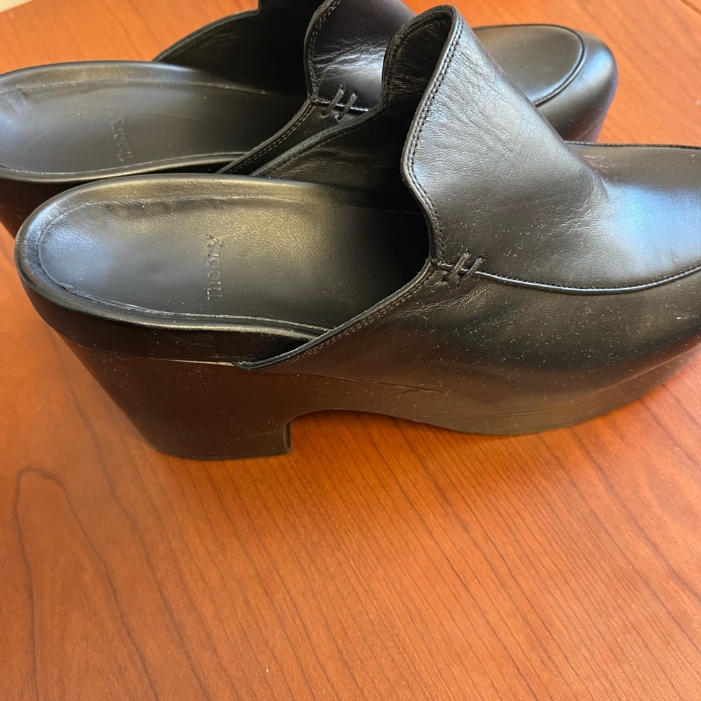 Theory black clogs for women - Picture 3 of 5